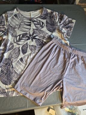 Women’s Grey Leaf Print Short  Set